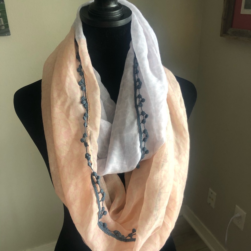 Two-tone scarf